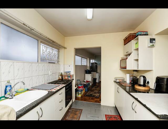 3 BEDROOM APARTMENT TO LET IN ESSENWOOD